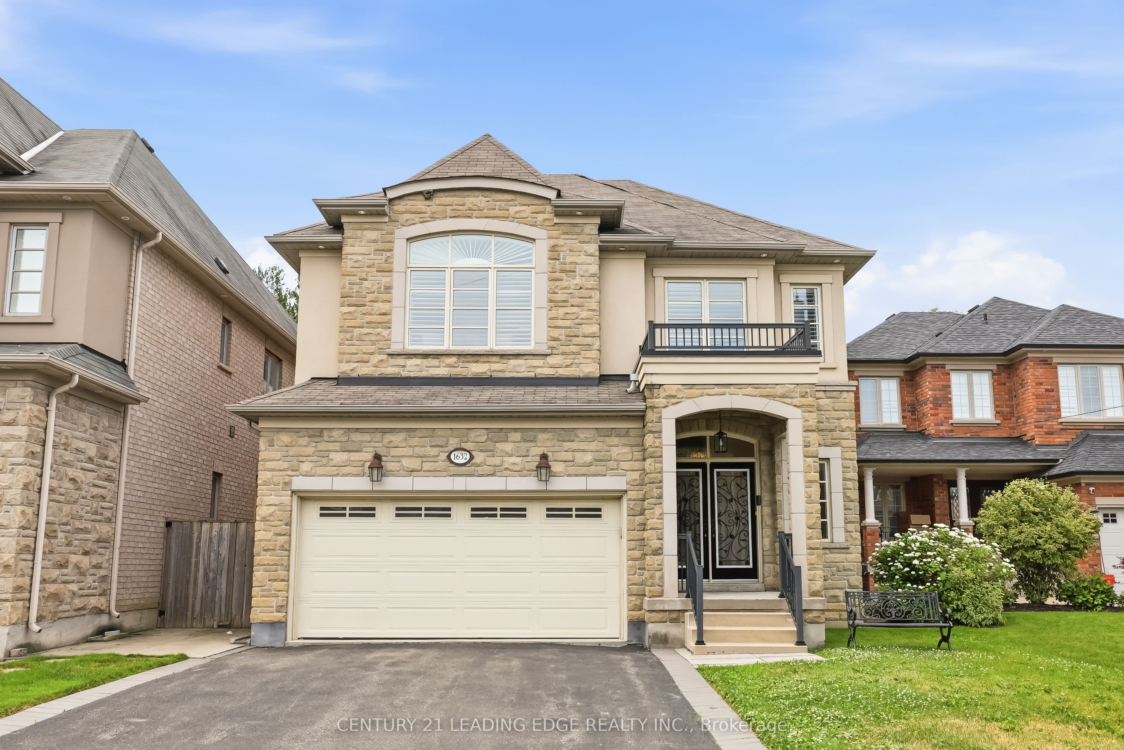 1632 Barbertown Road, Mississauga, ON L5M 6J2