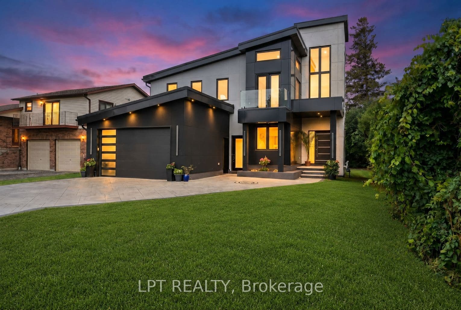 838 Elmwood Street, Georgina, ON L4P 3E9