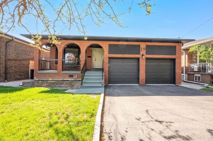 19 Hamer Boulevard, Toronto, ON M9R 4A8