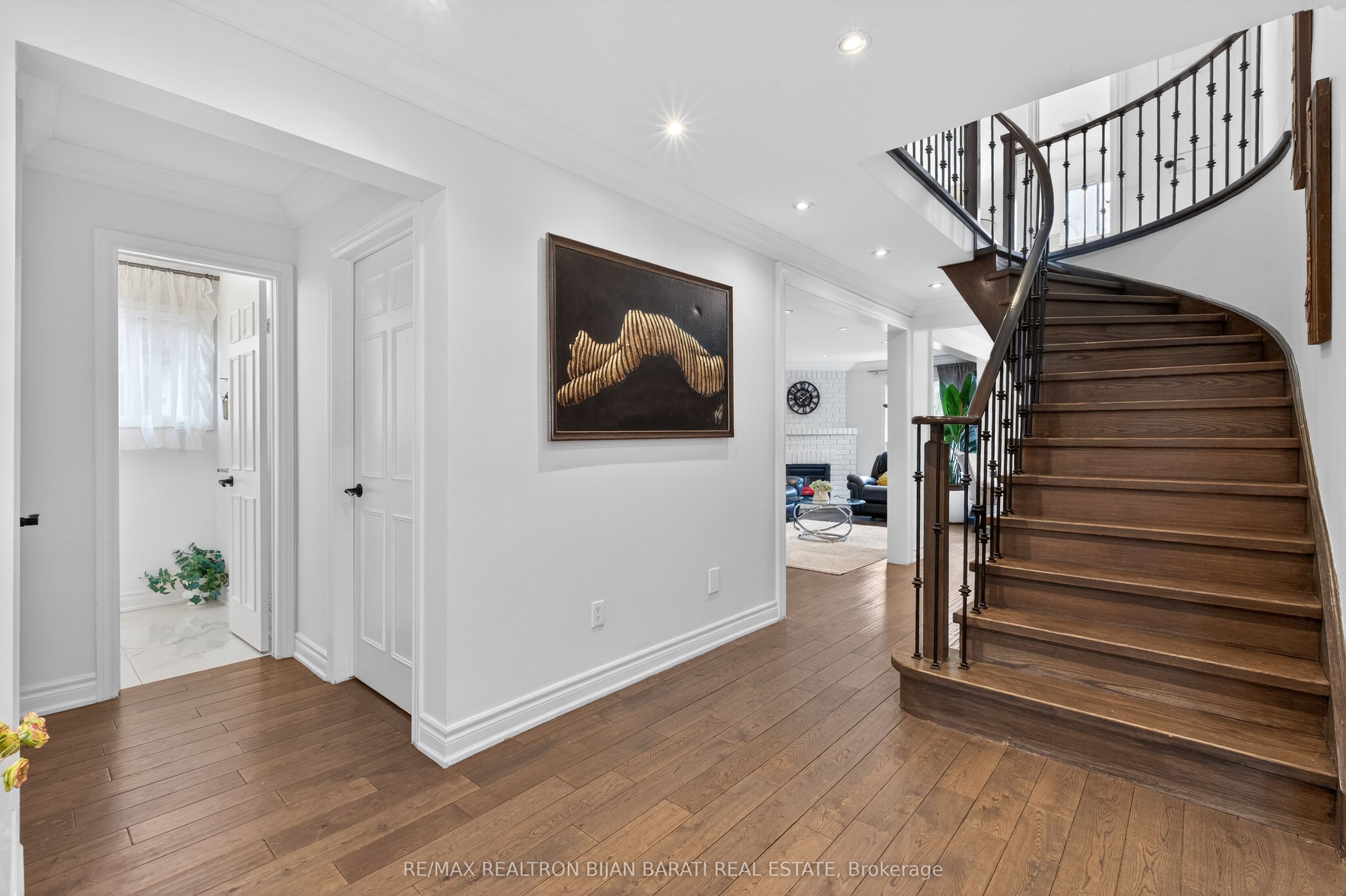 29 Ballyconnor Court, Toronto, ON M2M 4C6