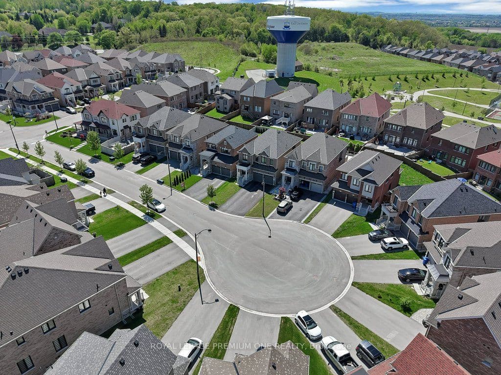 6 Byblos Court, East Gwillimbury, ON L9N 0T3