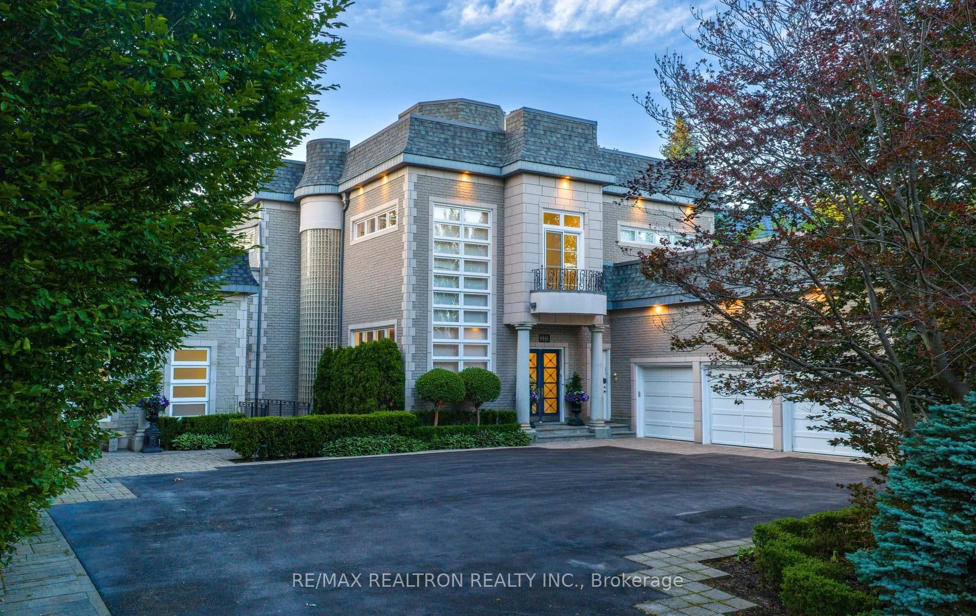 210 Arnold Avenue, Vaughan, ON L4J 1B9
