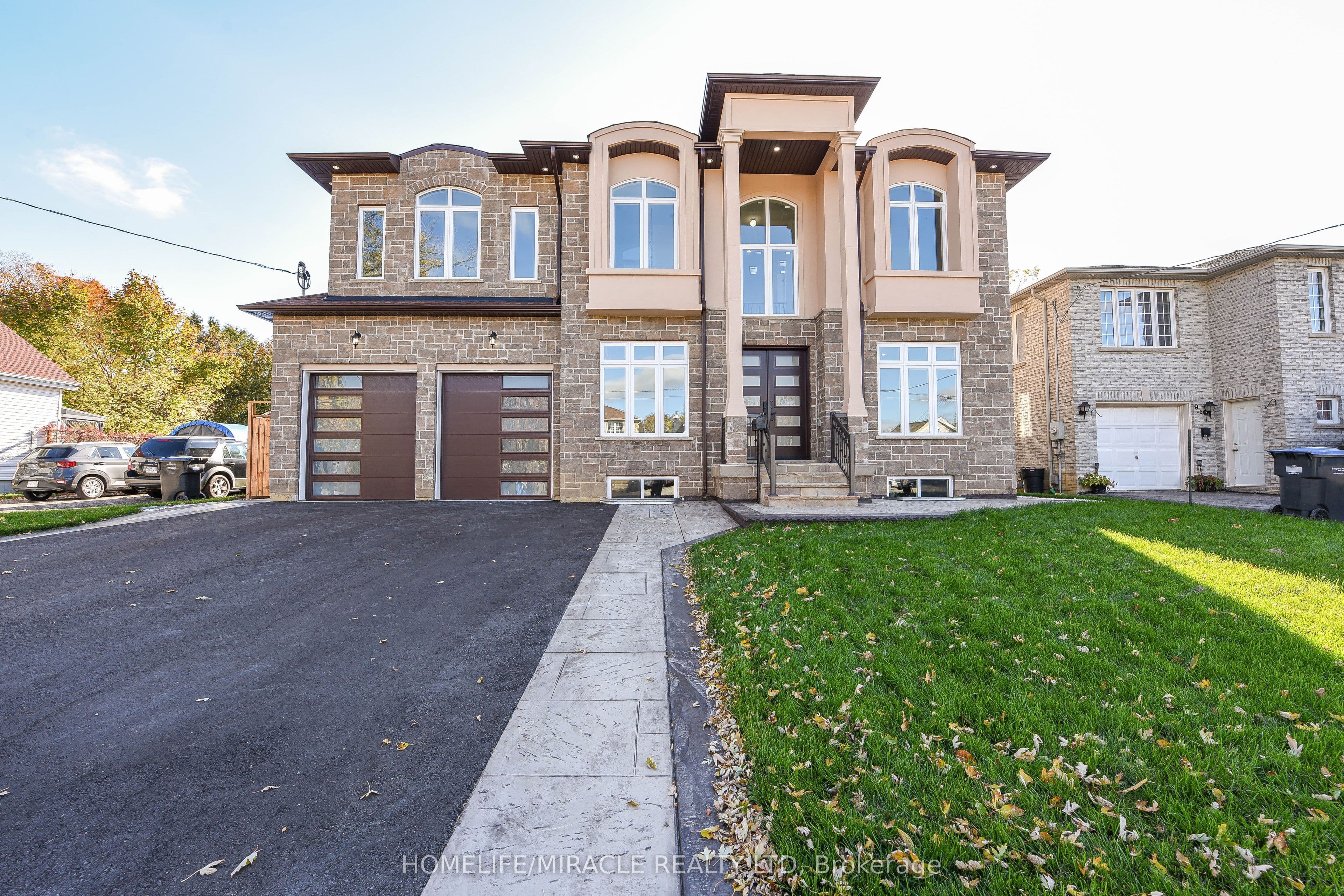 11 Hillcrest Avenue, Brampton, ON L6W 1Y7