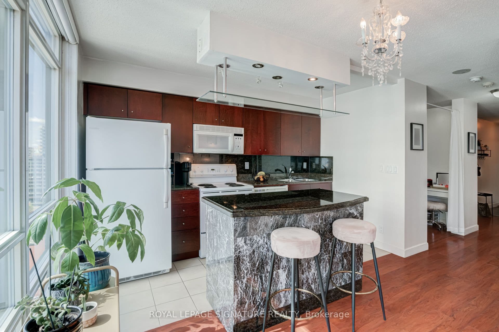 381 Front Street W 2101, Toronto, ON M5V 3R8
