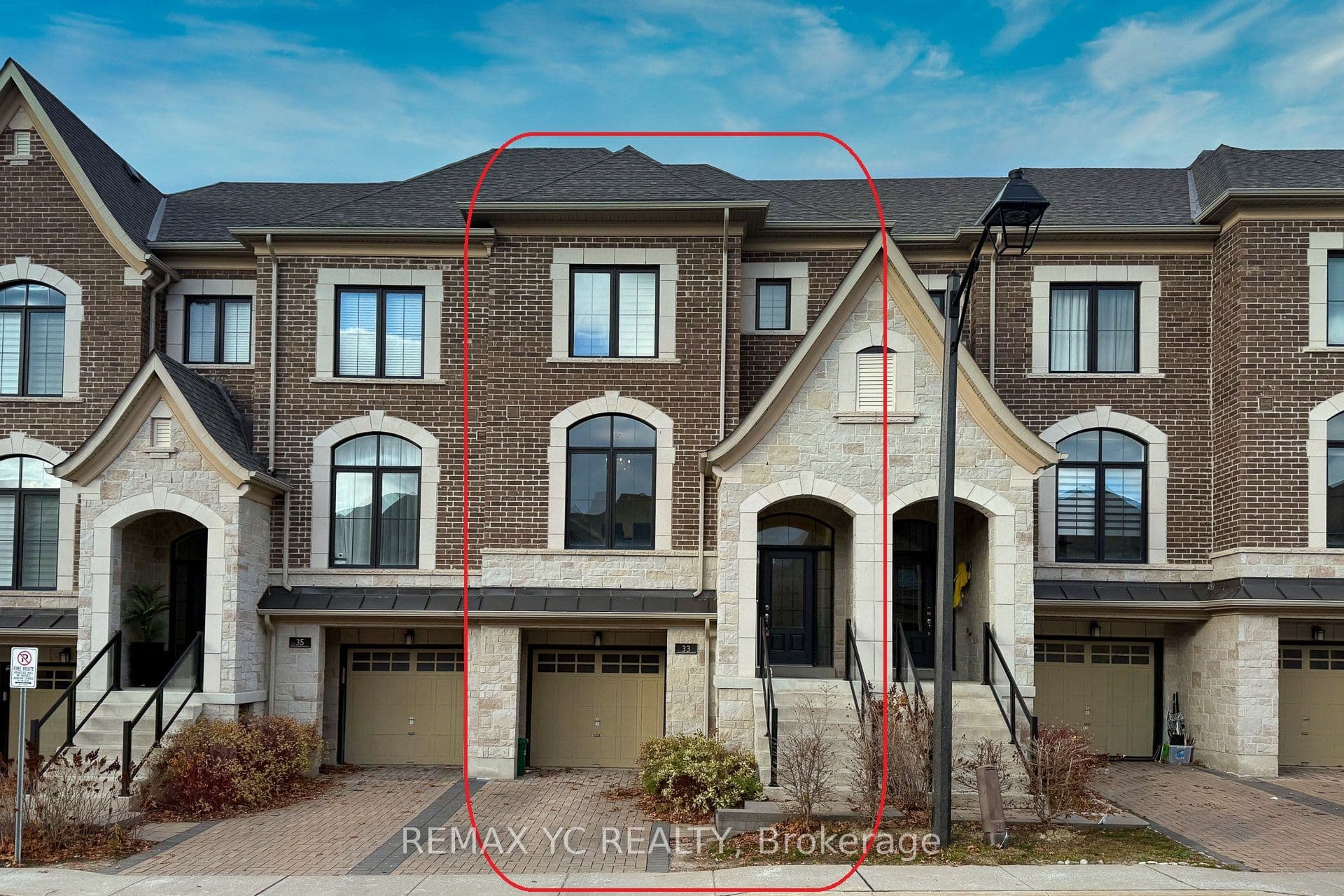 33 Duncombe Lane, Richmond Hill, ON L4C 1C2