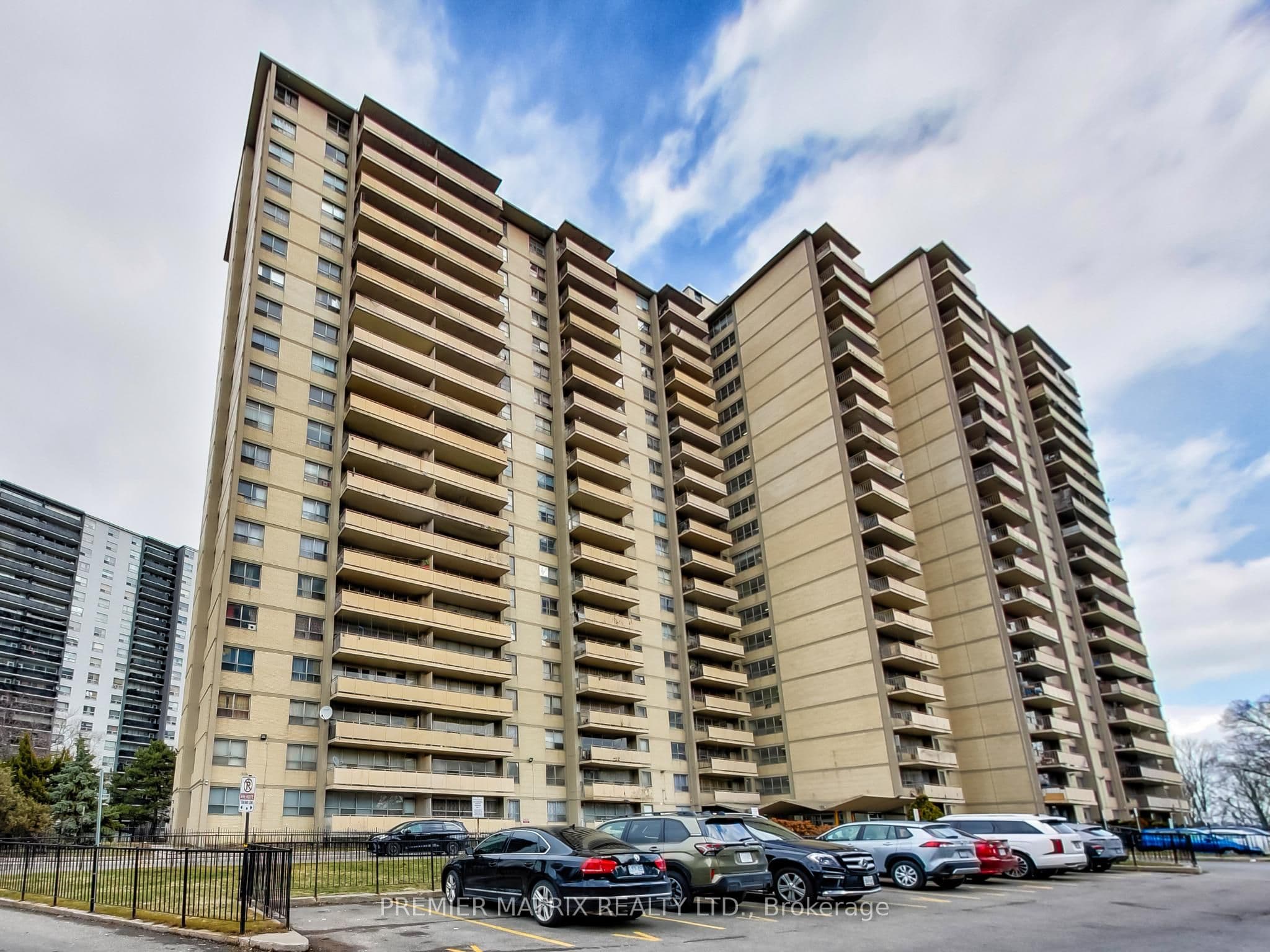 65 Thorncliffe Park Drive 1411, Toronto, ON M4H 1L2