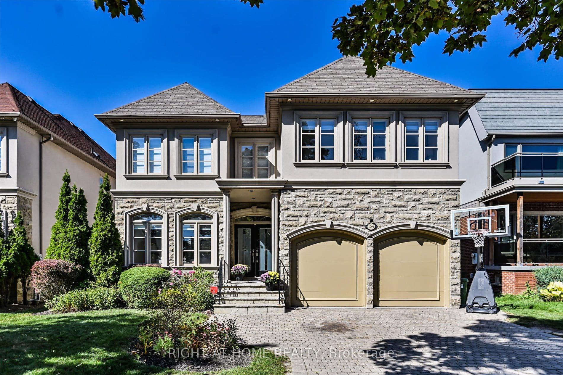 154 Charlton Boulevard, Toronto, ON M2R 2J1