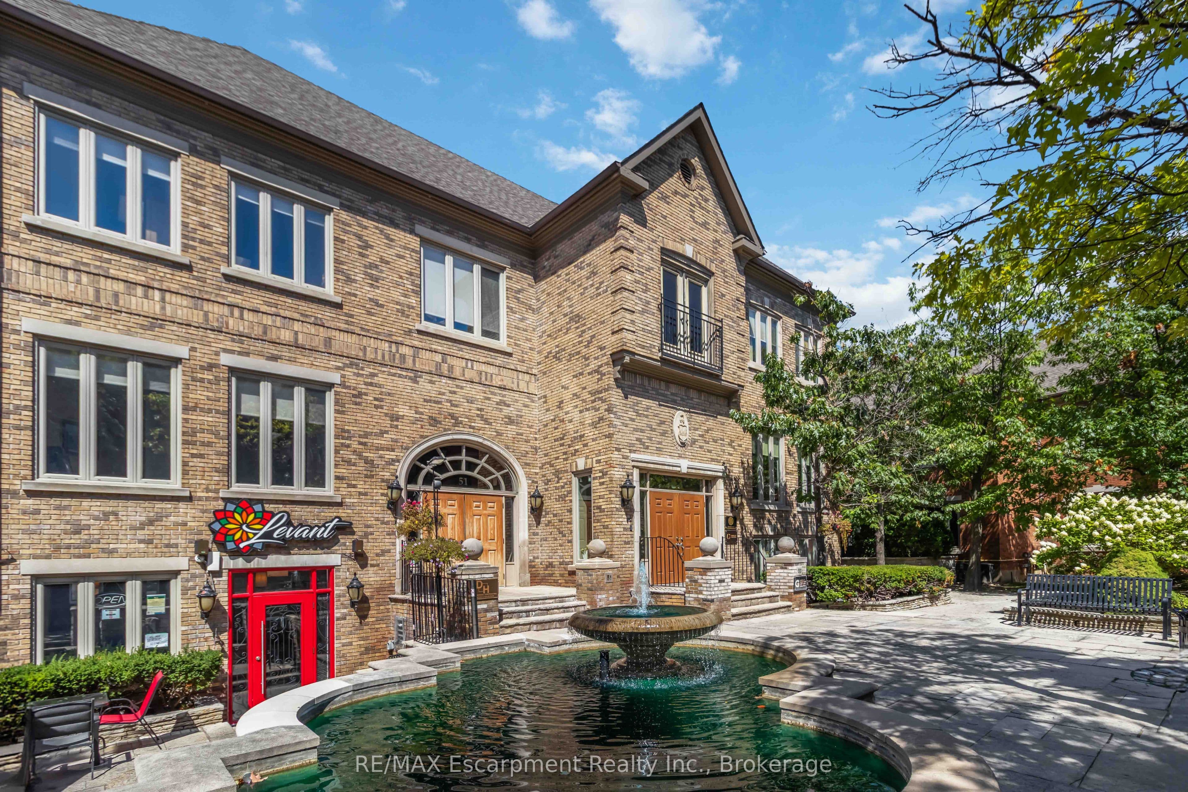 53 Village Centre Place 106, Mississauga, ON L4Z 1V9