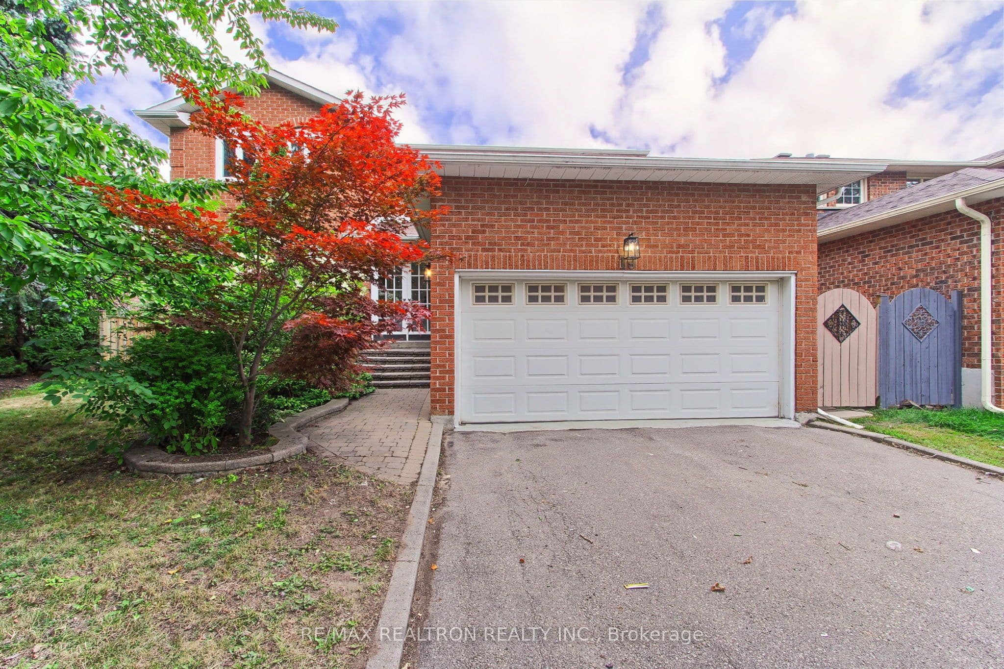 19 Crystal Drive N, Richmond Hill, ON L4C 7Z4