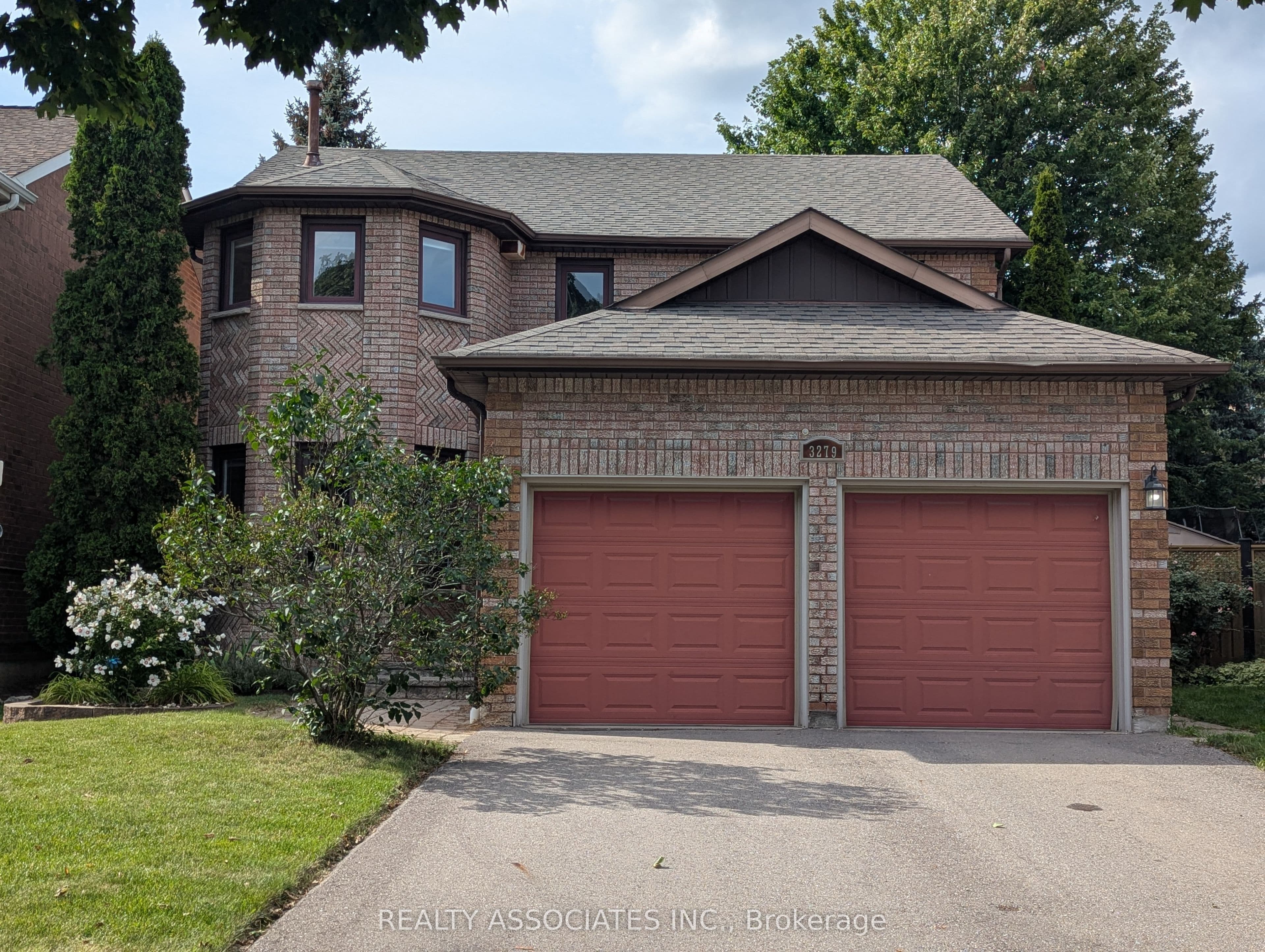 3279 Charlebrook Court, Mississauga, ON L5L 5B4