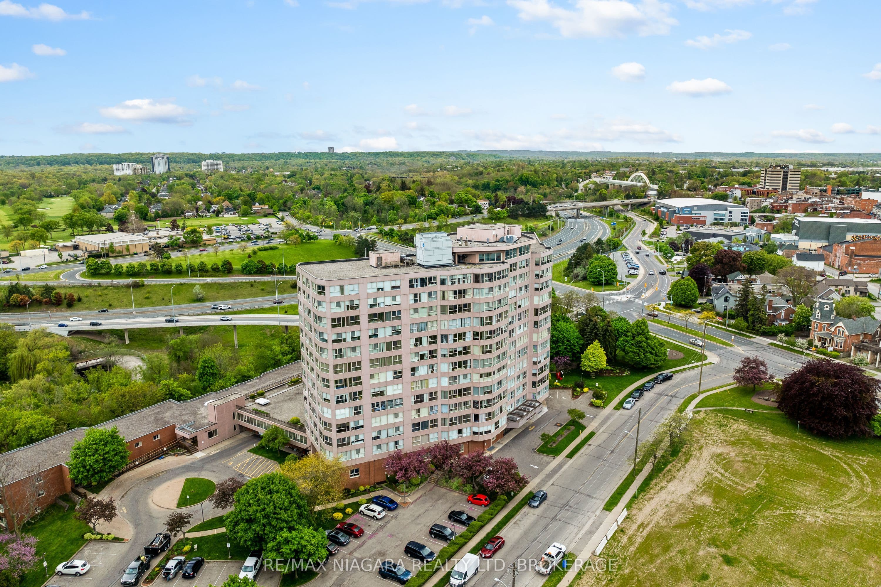 7 GALE Crescent 502, St. Catharines, ON L2R 7M8