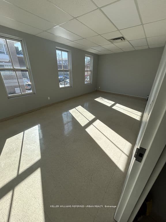 10132 Yonge Street 202, Richmond Hill, ON L4C 1T6